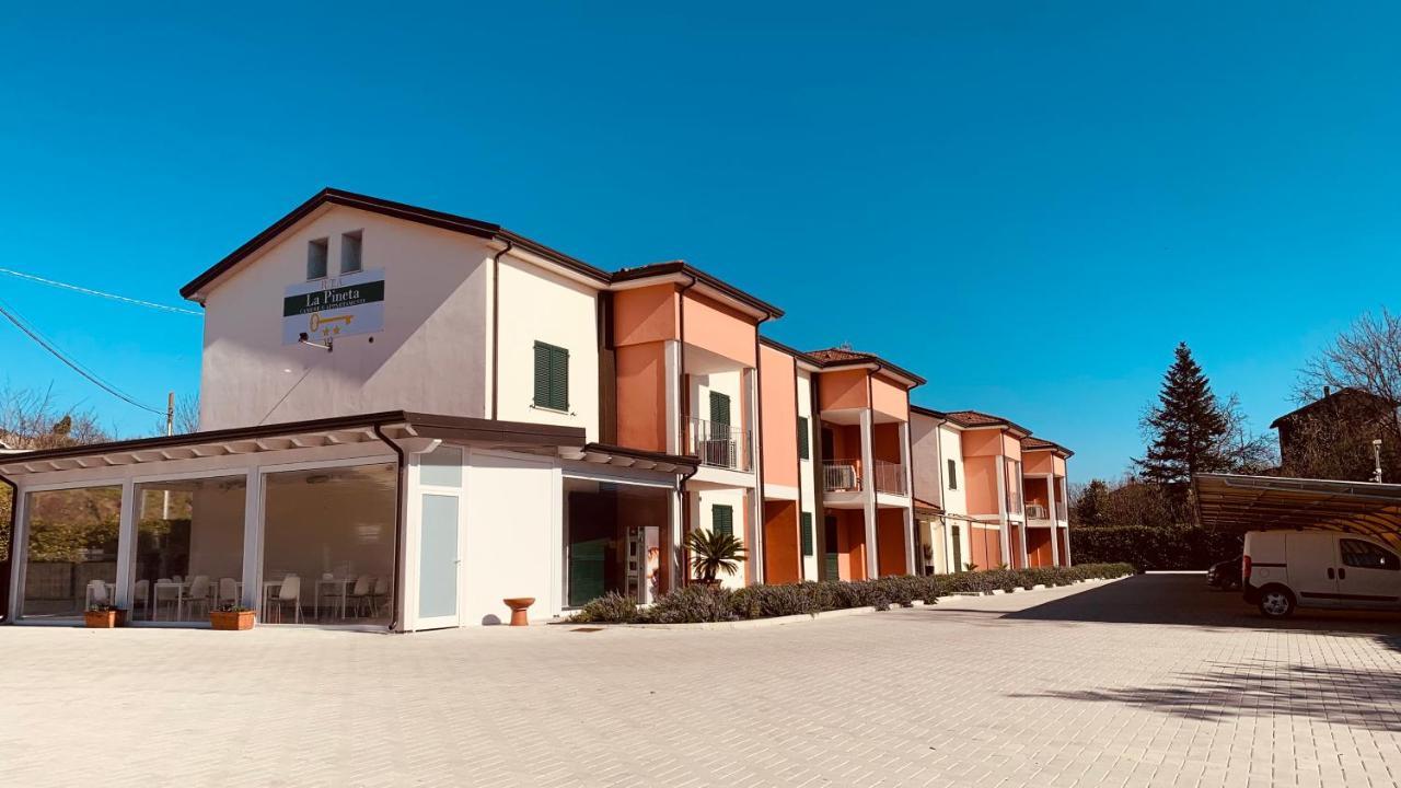 Aparthotel Rta La Pineta Sarzana Exterior foto